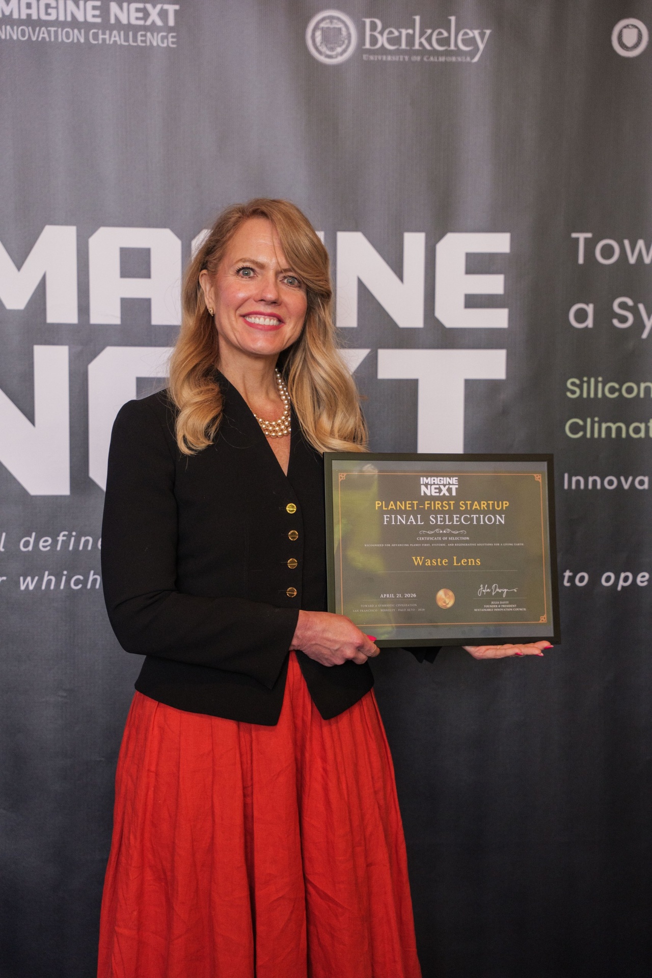 Waste Lens founder receiving the Planet-First Startup Final Selection certificate