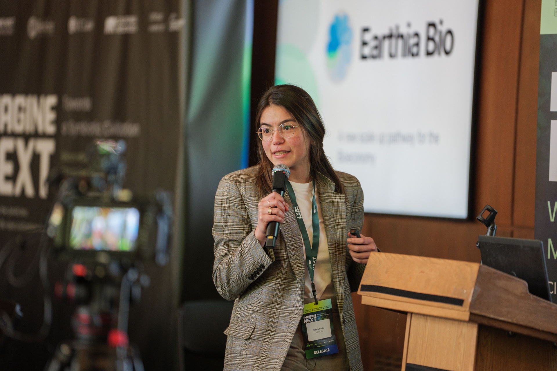 Earthia Bio founder presenting the company pitch