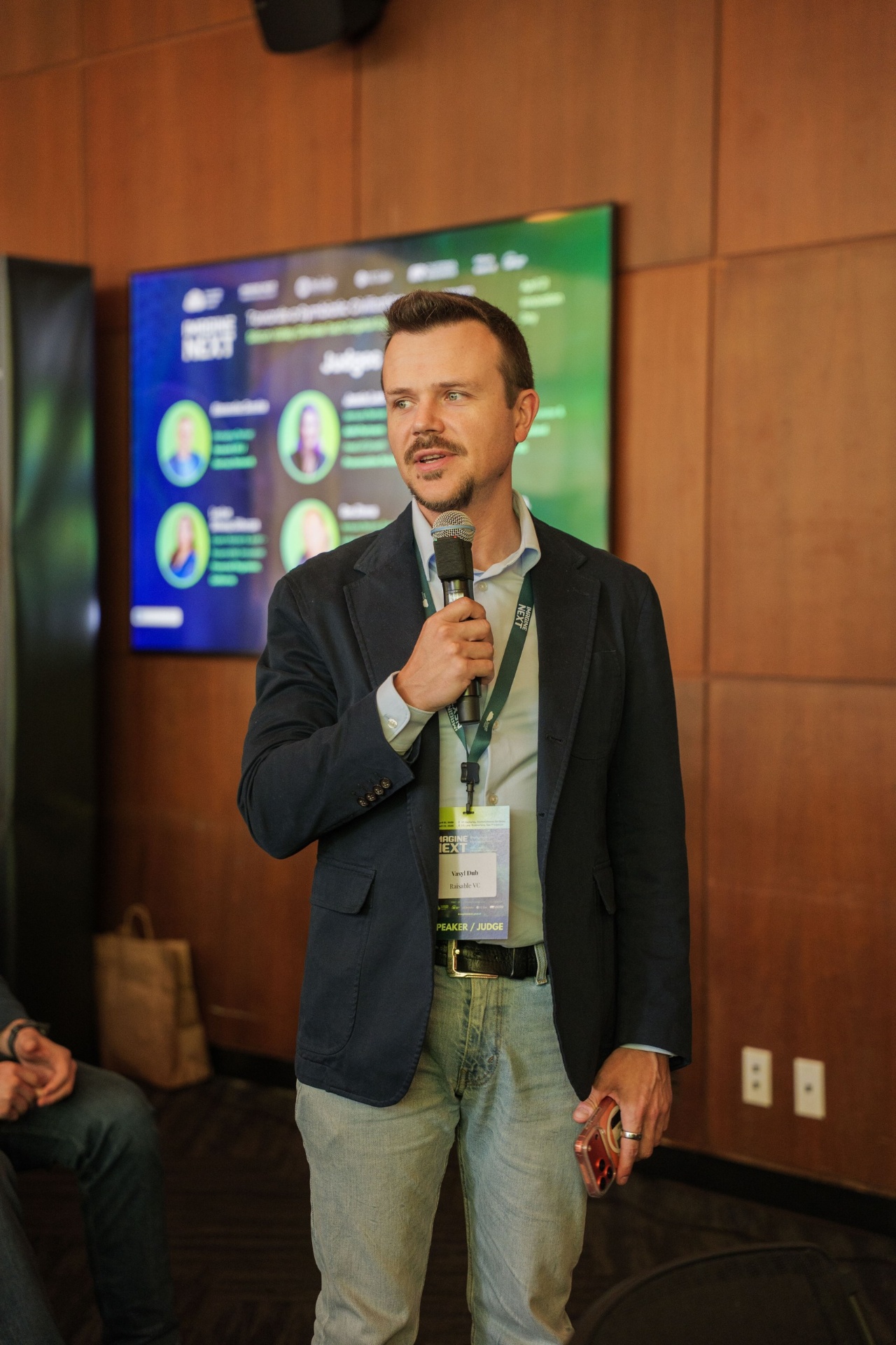 Vasyl Duh of Raisable VC sharing feedback as a Speaker / Judge